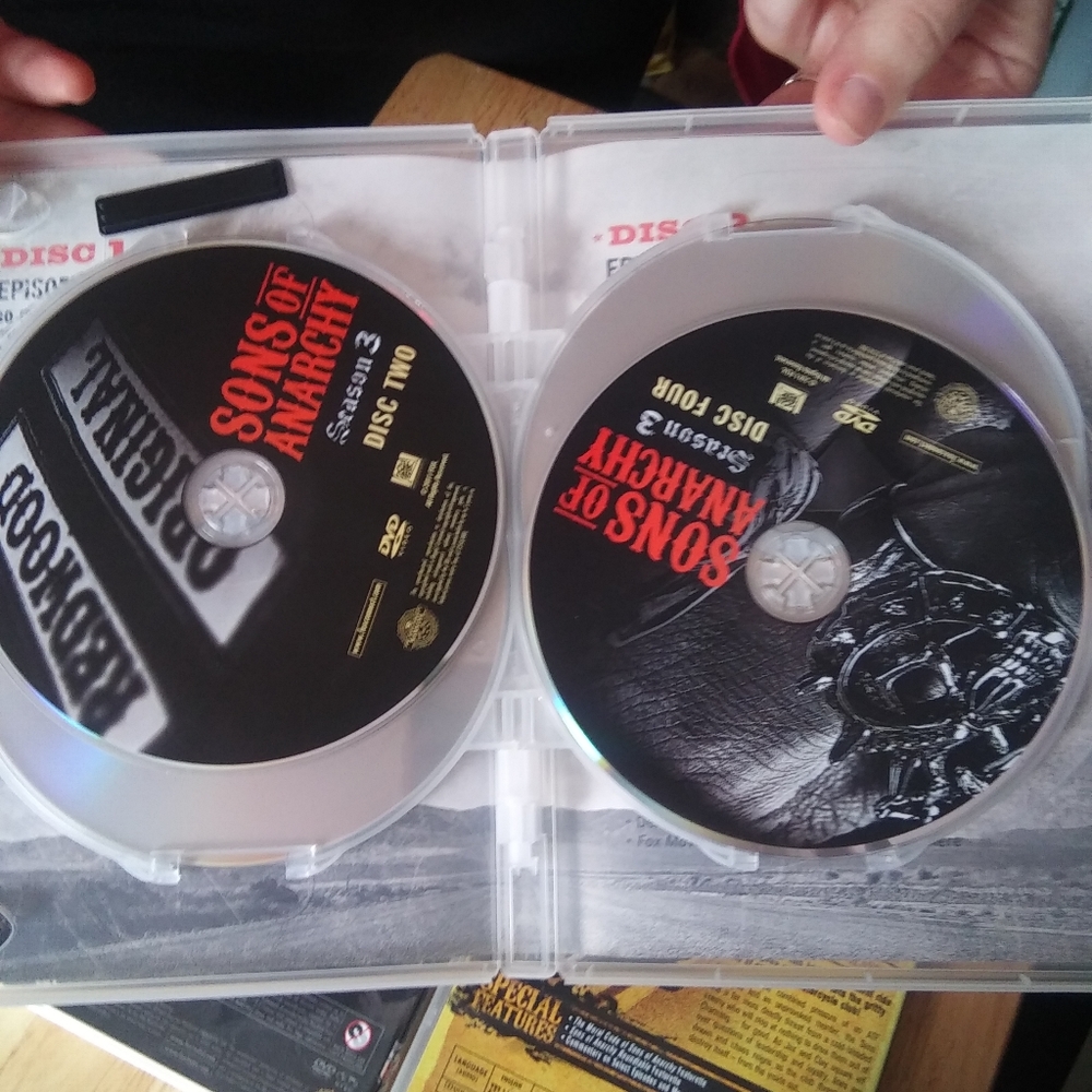 Sons Of Anarchy Season 1-4 on DVD - Picture 3 of 3